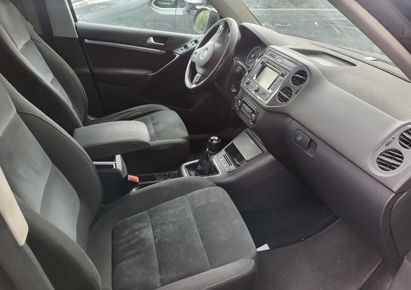 Volkswagen Tiguan cena 26500 przebieg: 227300, rok produkcji 2012 z Legnica małe 56